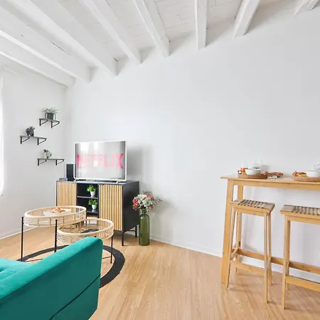 아파트 Chaleureux A Etampes, France 에탕페