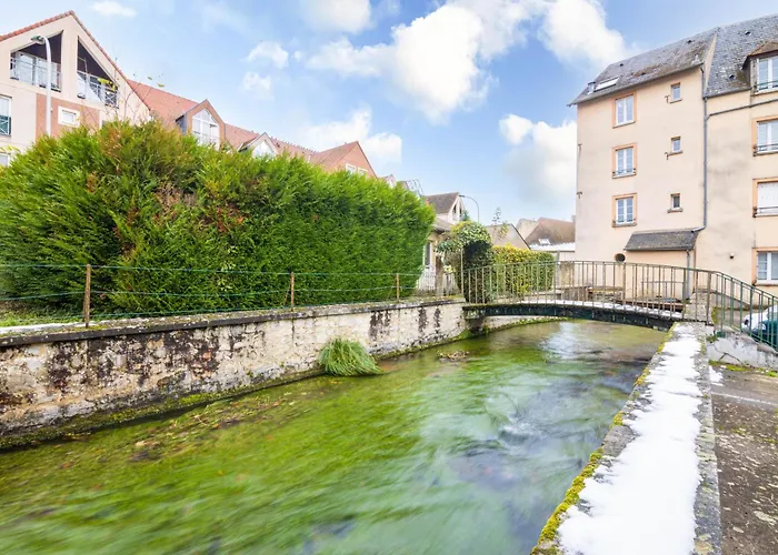 아파트 Chaleureux A Etampes, France 에탕페